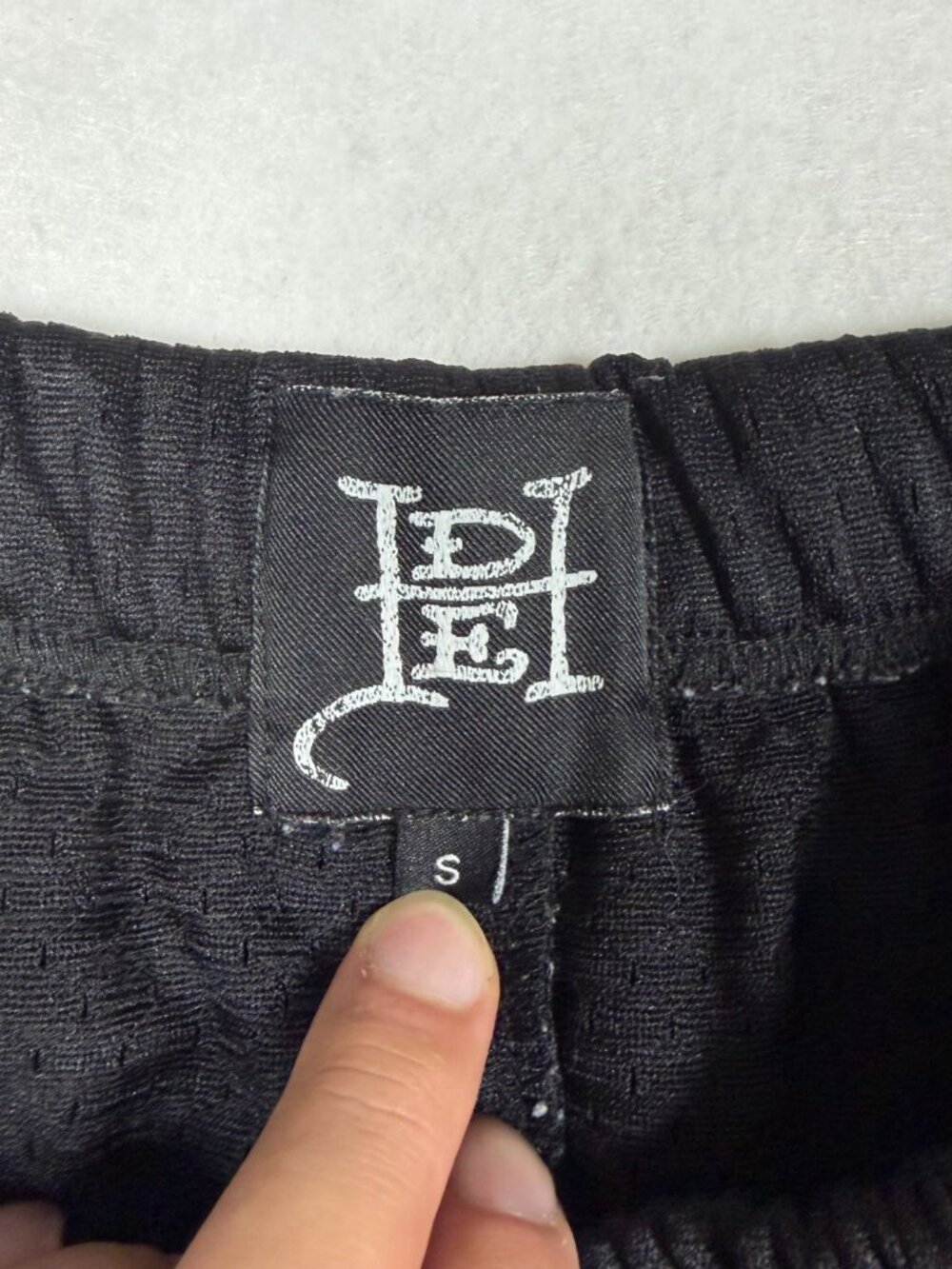 Ed Hardy Crawling Tigers Short Gently Worn print is in excellent condition Size: - Picture 5 of 11